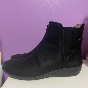 Lifestride Izzy ankle boots size 6